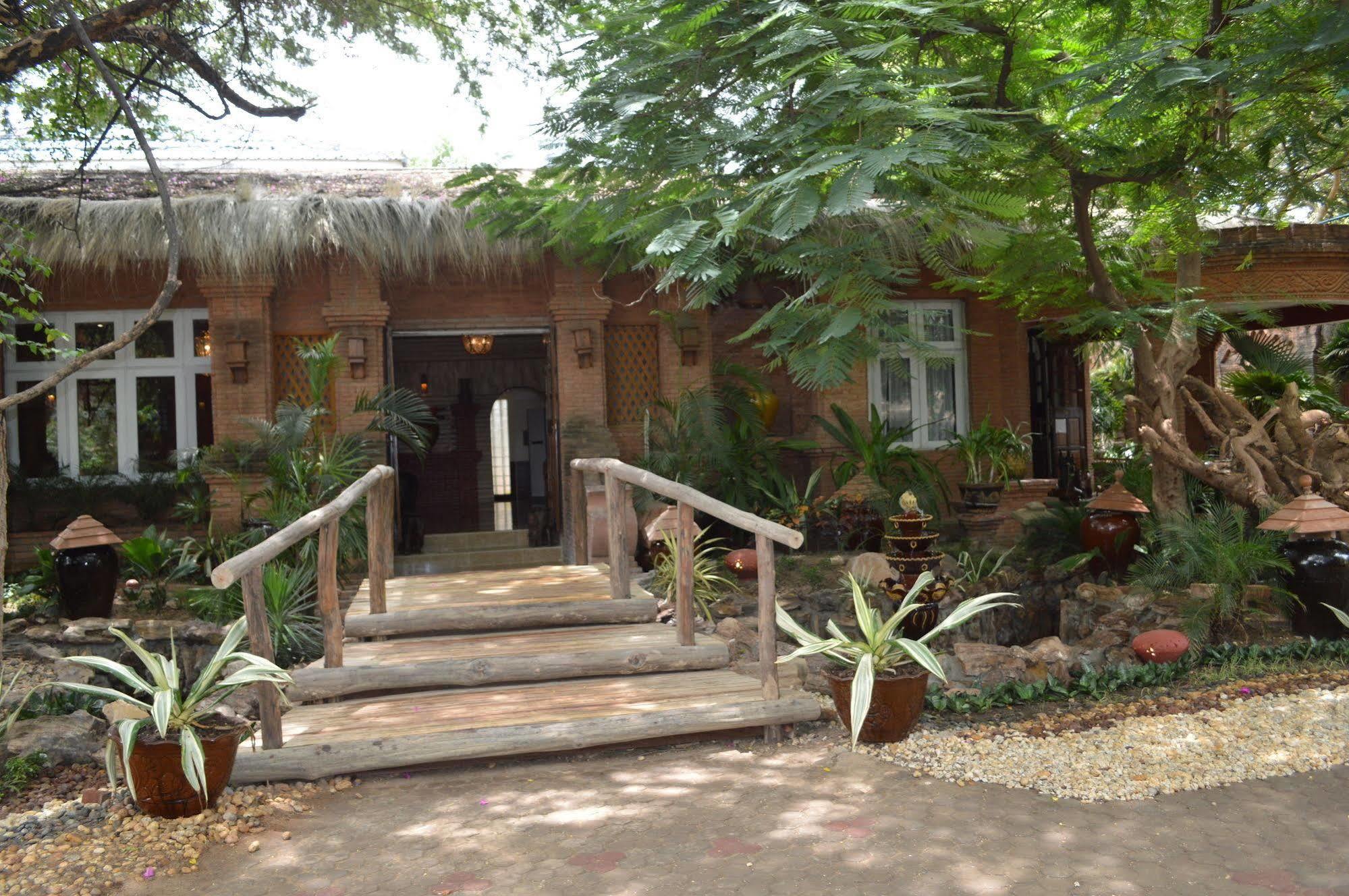 Kaday Aung Hotel Баган Екстер'єр фото
